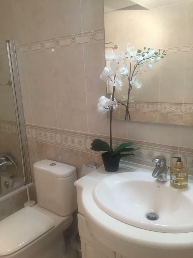 Poseidons Pearl Duquesa Apartment มานิลบา ภายนอก รูปภาพ